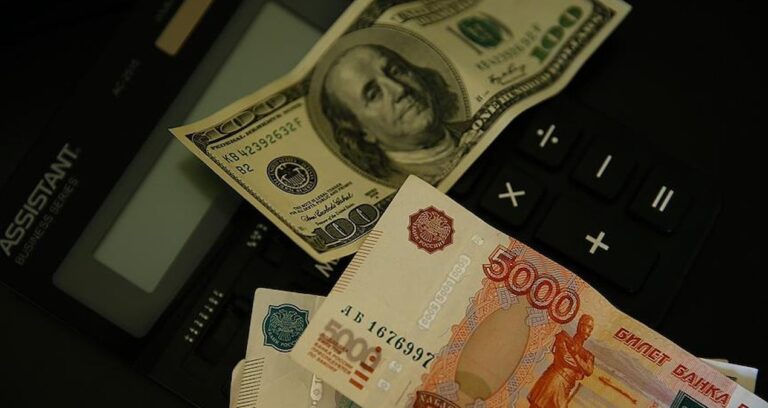 putinin-rublesi-trumpin-dolarini-yeniyor-Xz5NNeDm.jpg