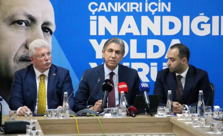 demir hizmet belediyeciligi ile hezimet belediyeciligi arasinda fark var ZaWqHd2h