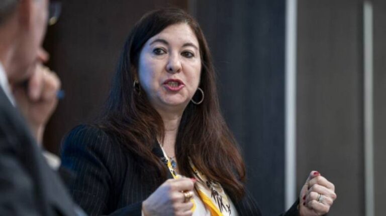 fedde surpriz istifa yonetim kurulu uyesi adriana kugler gorevini birakiyor A85Bh1u3