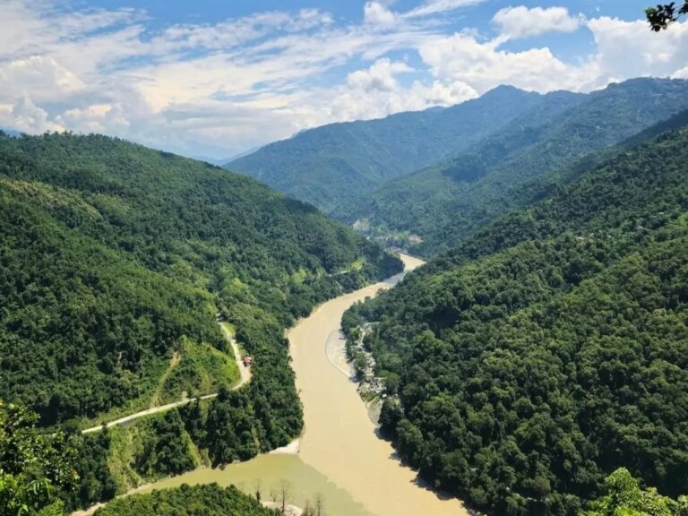 uttar pradeste arazi araci su kanalina dustu jaj5N3K9