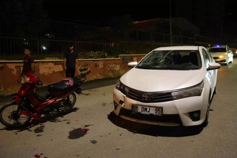 adanada motosiklet ve otomobil carpisti 2 yarali XjgdxNDp