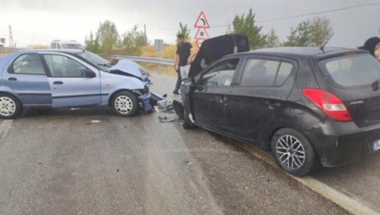 ankarada iki otomobil kafa kafaya carpistiyaralilar var u9ItDuGh