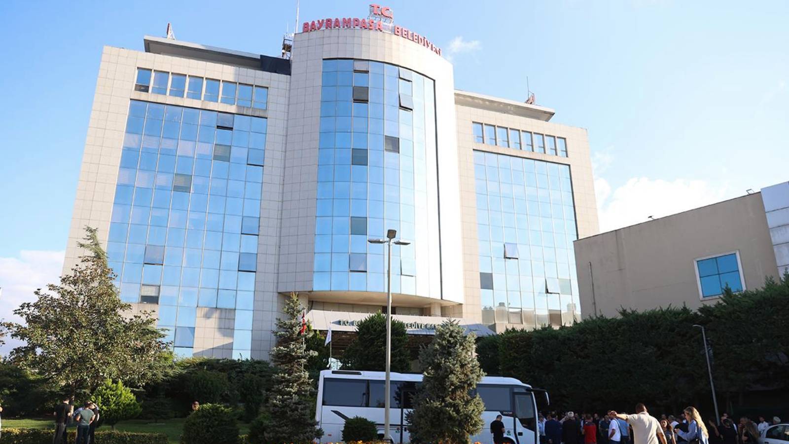 bayrampasa belediyesine operasyon sonrasi chpli meclis uyesi istifa etti cogunluk kaybedilebilir fh8cR6px