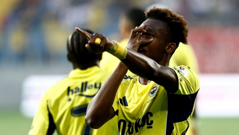 fenerbahcede ilk mac ilk gol dorgeles neneye 14 dakika yetti tjxSVWnx