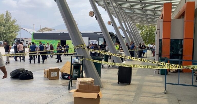 otogarda dehset babasi tarafindan av tufegiyle vurdu 7wtFTW6C