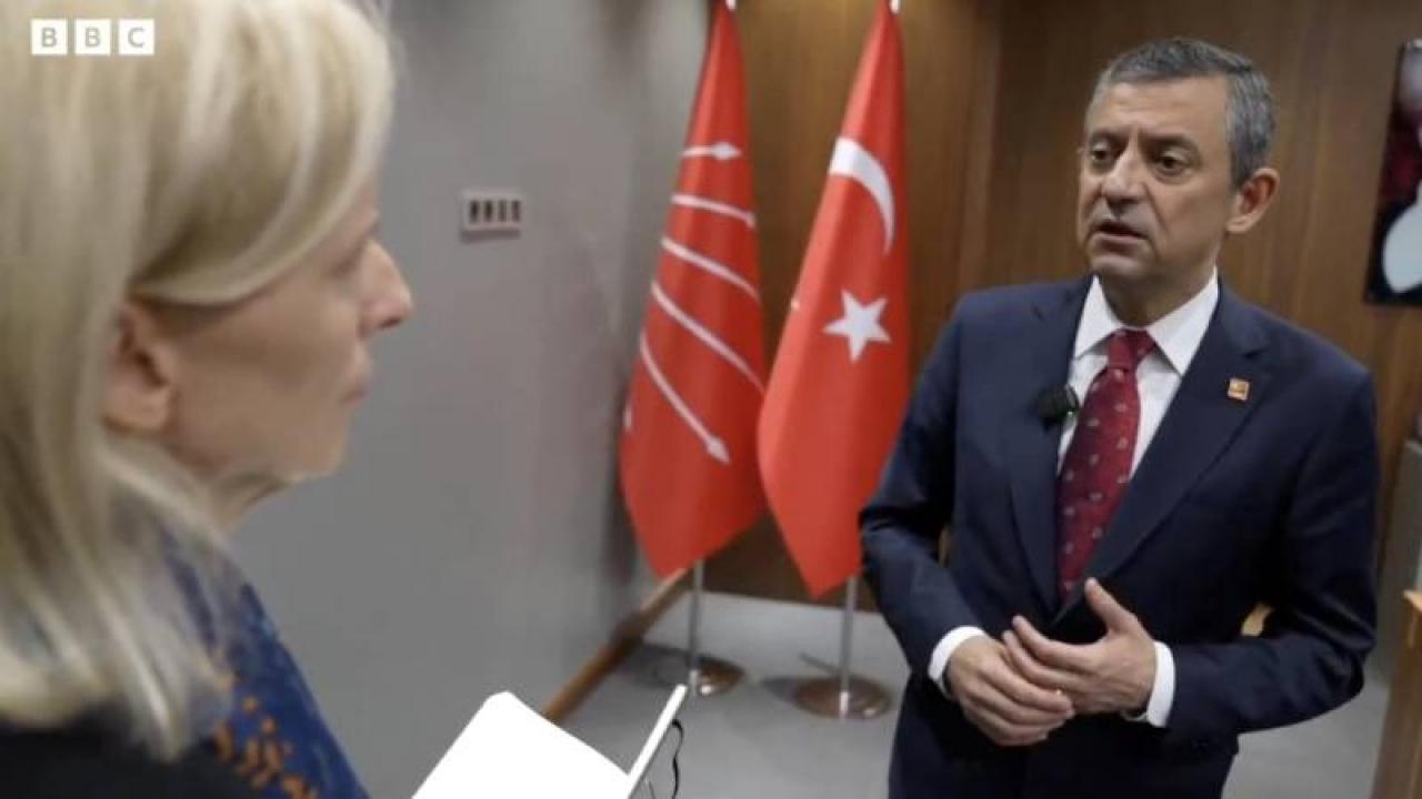 ingilizden yardim alamayan ozgur ozel demedigini birakmadi prvqsvz3.jpg