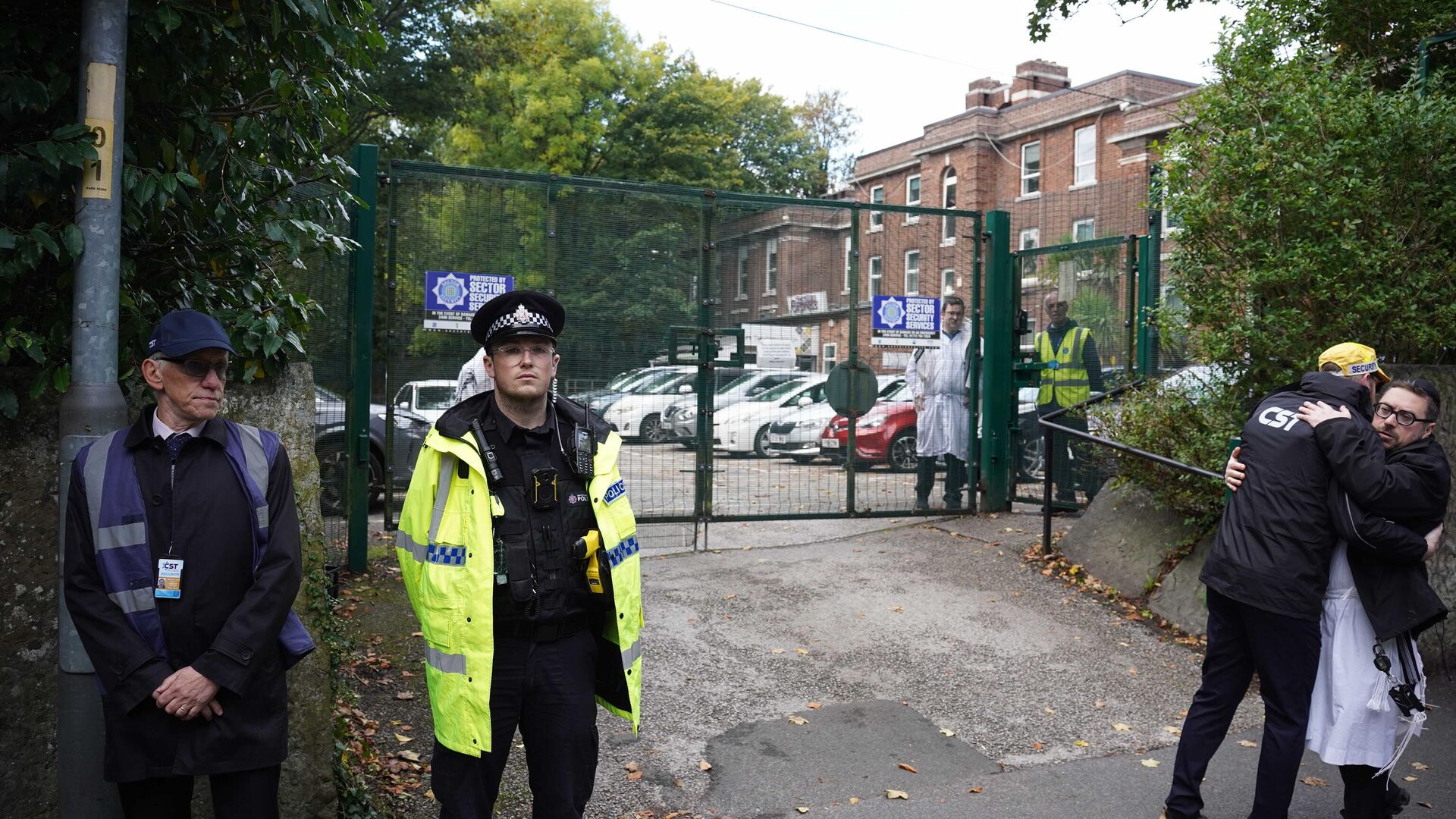 manchesterdaki sinagog saldirisi kurbanlarindan 2sinin polis tarafindan vuruldugu ortaya cikti pbFRThPW