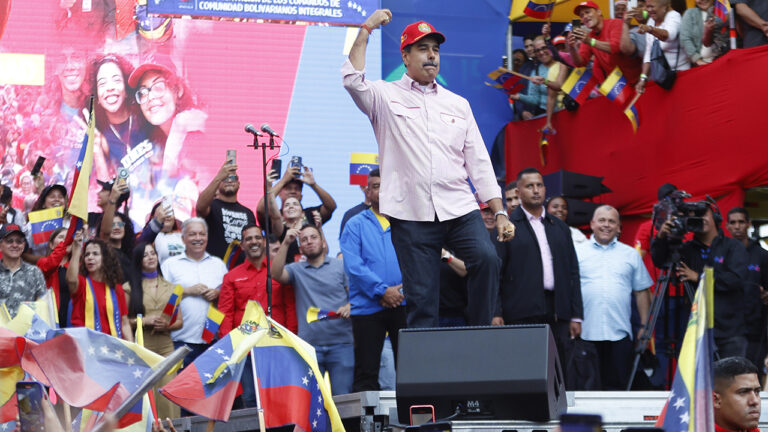 maduro-baris-istiyoruz-dedi-sadakat-sozu-verdi-u31DmcAw.jpg