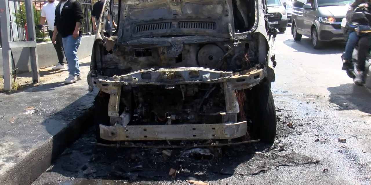 Minibüs Yangını 3 Dakikada Kontrol Altına Alındı: Şoför Kılpayı Kurtuldu