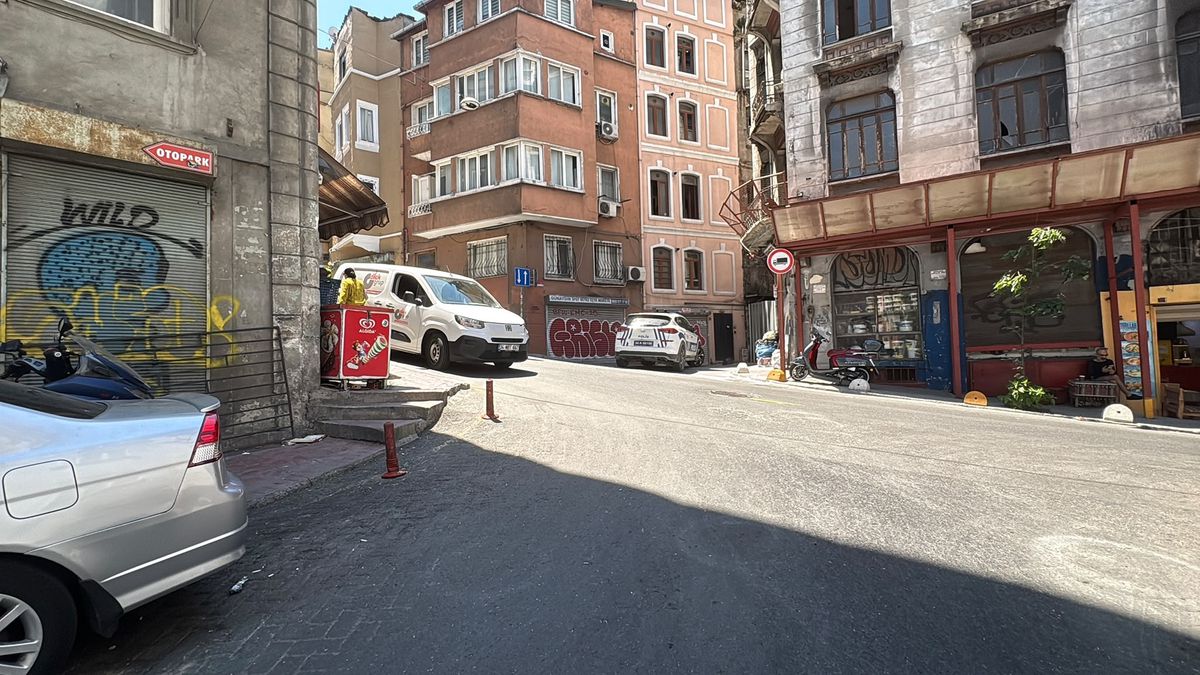 Beyoğlu’nda Patlayıcı Saldırı: Binalar Hasar Gördü